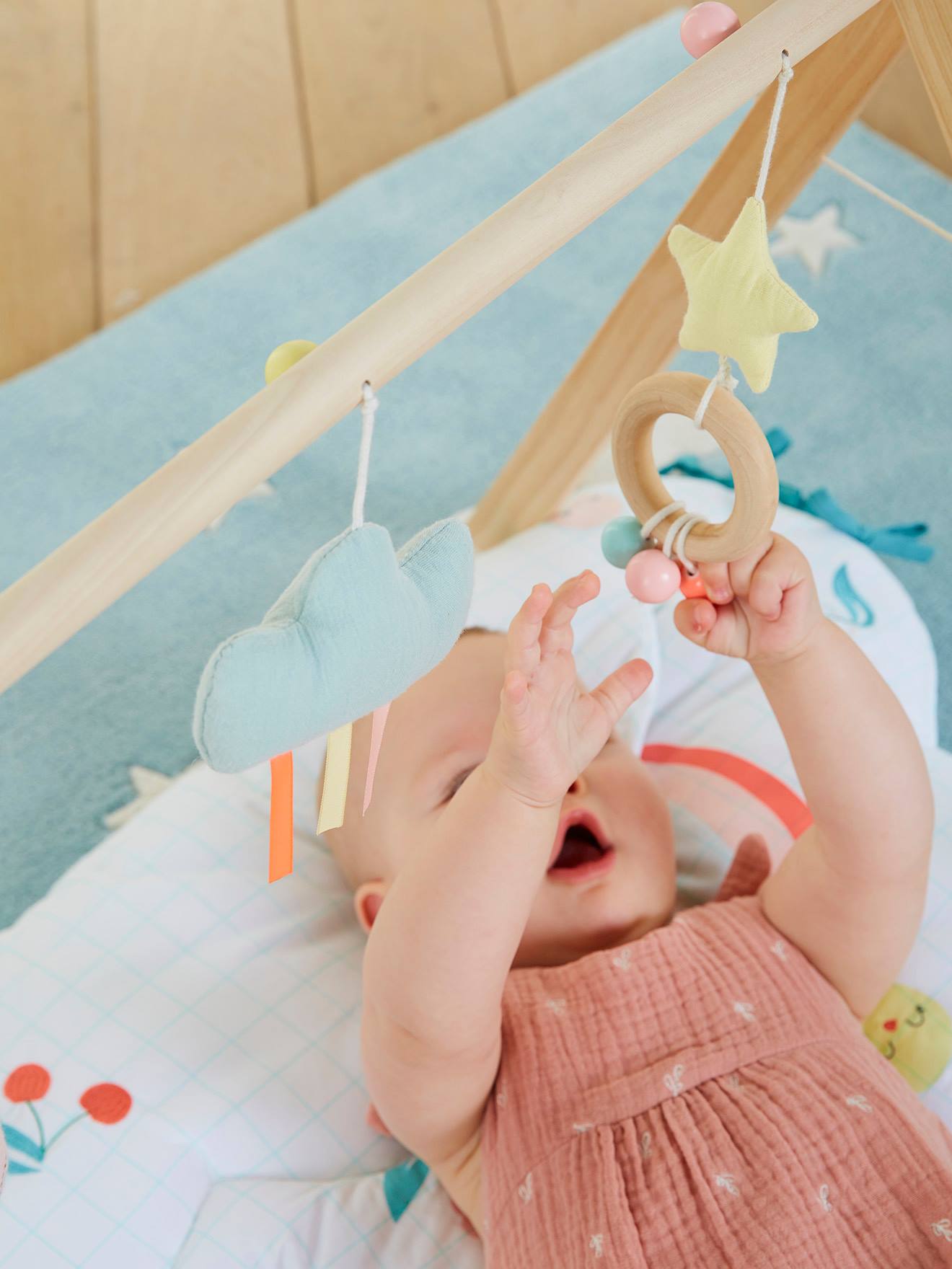 Portique D Eveil Pliable En Bois Fsc Multicolore Jouet