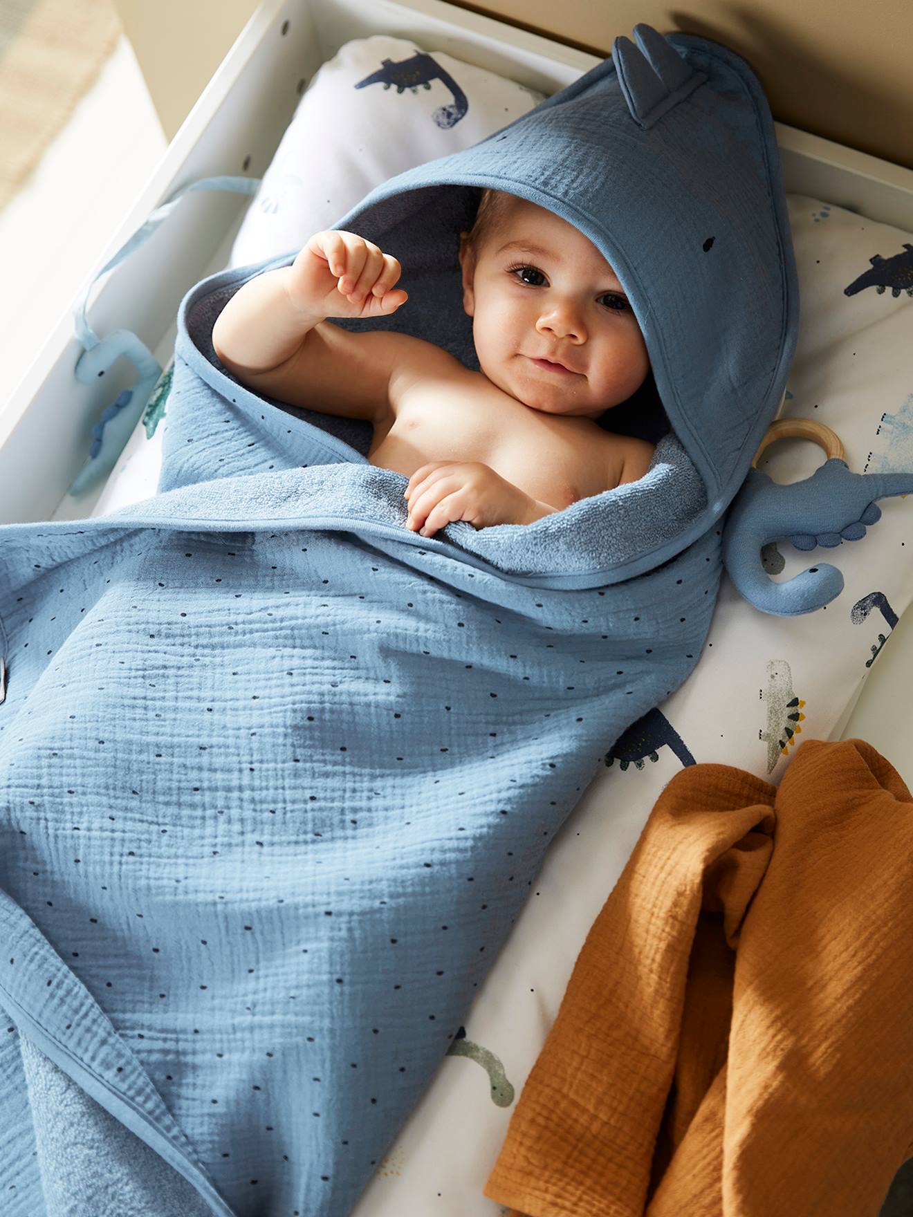 Cape de bain bébé en gaze de coton + gant de toilette PETIT DINO - bleu,  Linge de lit & Déco