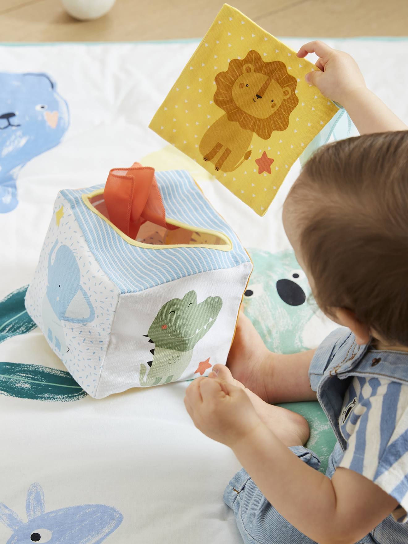 Jouet de boîte de mouchoirs pour bébé avec 3 papiers froissés et 8 foulards  colorés Boîte de tissus magique Développement sensoriel Boîte de tissu à  contraste élevé Jouet