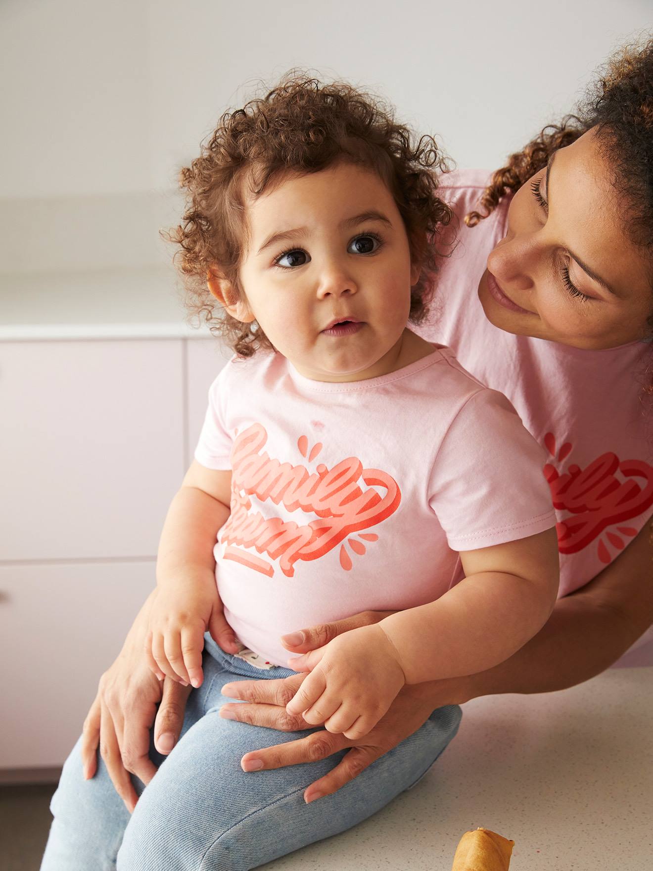 Tee shirt fille Family team collection capsule vertbaudet et Studio Jonesie en coton bio rose Fille