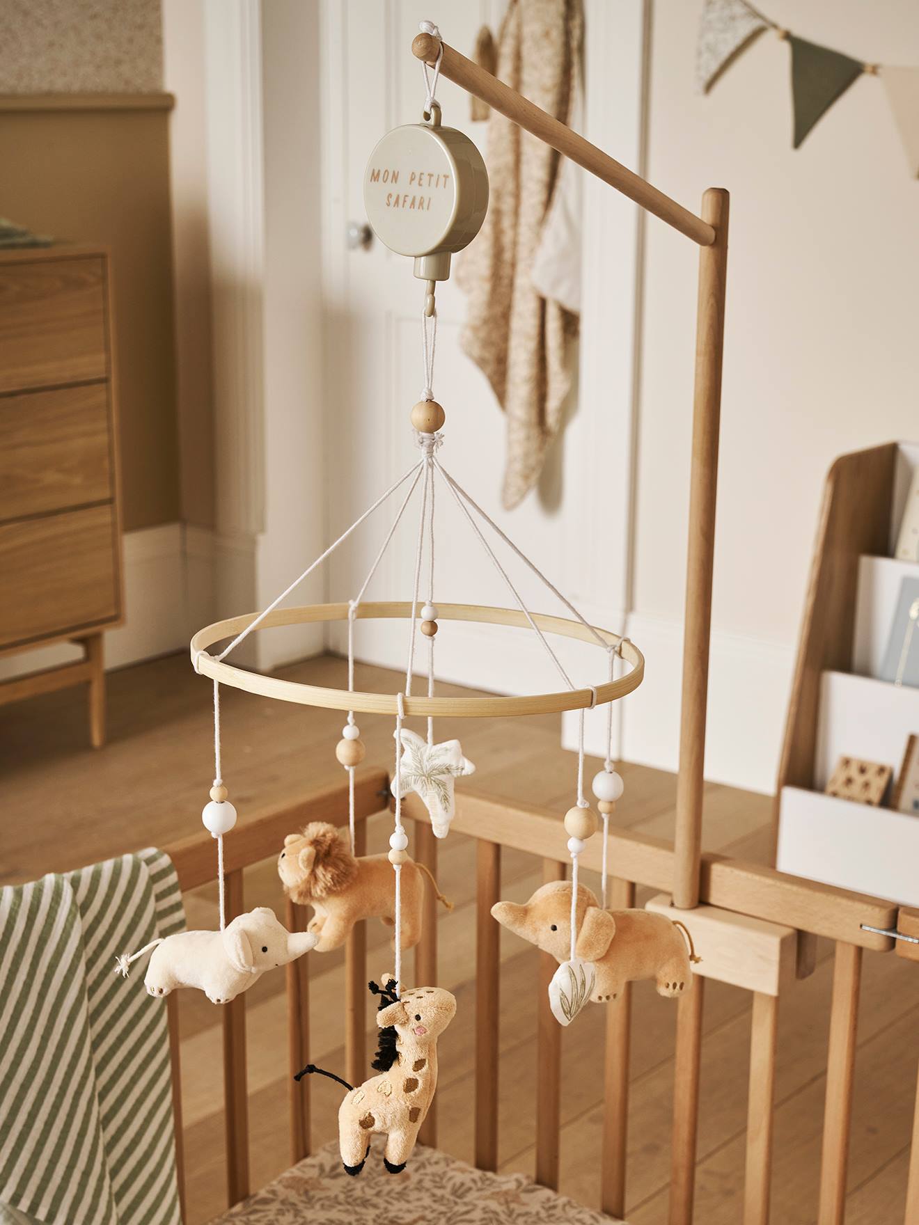 Musical mobile BABYLON - cinnamon, Nursery display picture 1