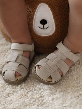 Chaussures-Sandales bébé fermées cuir à scratchs
