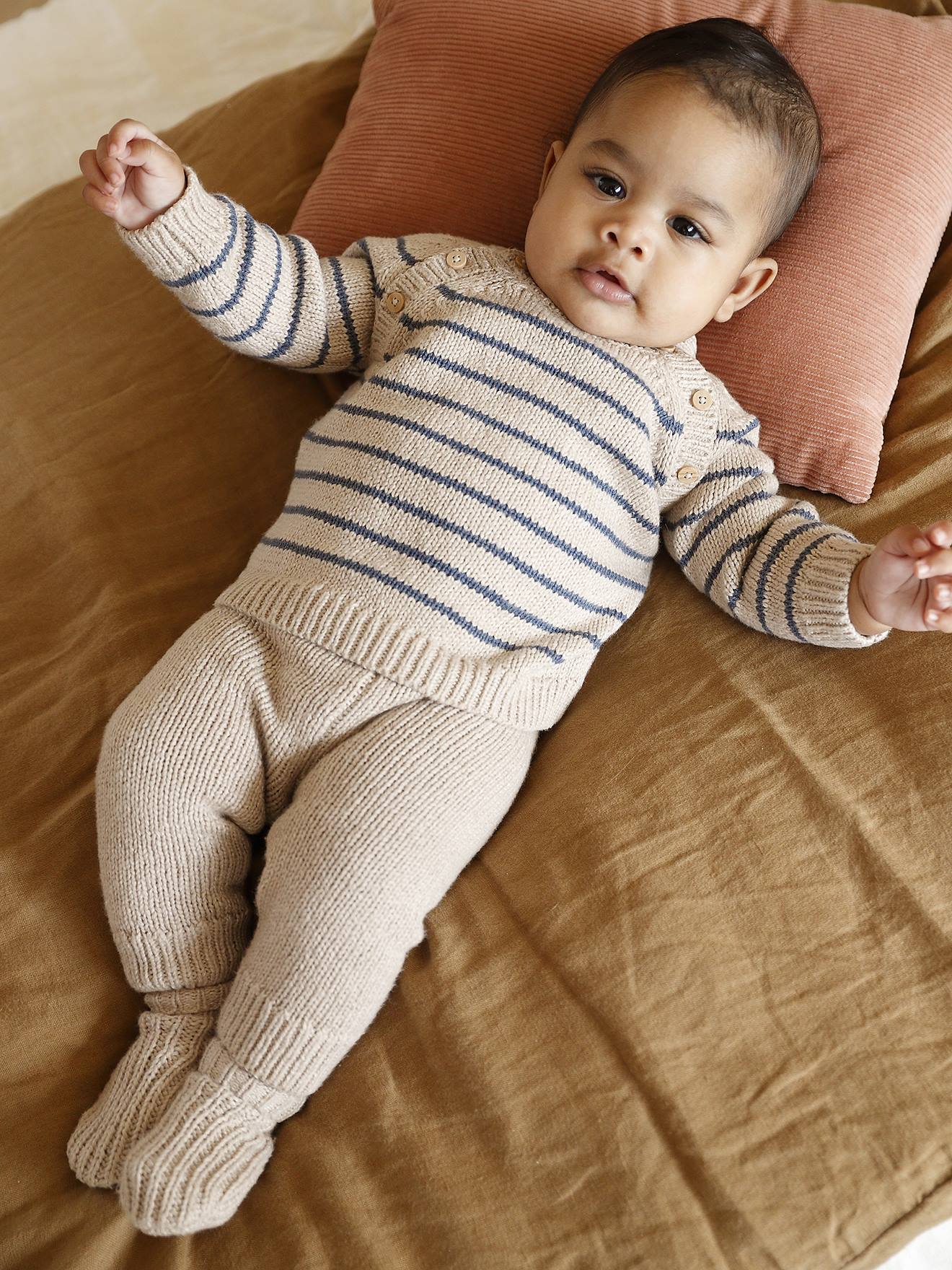 3-Piece Knitted Set: Jumper Trousers Socks for Newborns marl - Main Image